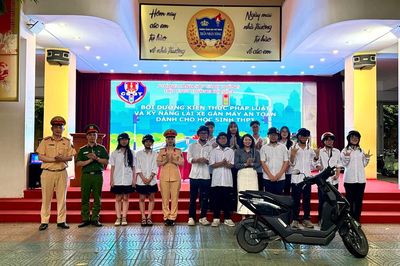 Hà Nội tuyên truyền, hướng dẫn lái xe an toàn cho gần 5.000 học sinh, sinh viên