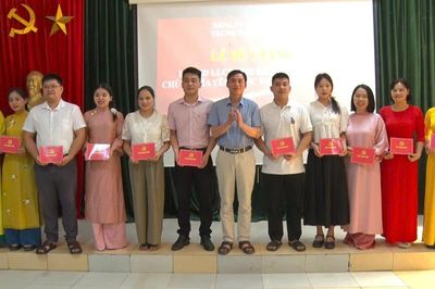 53 quần chúng ưu tú hoàn thành lớp bồi dưỡng nhận thức về Đảng