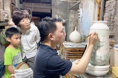 Mô hình công nghiệp văn hóa phức hợp tại làng gốm Bát Tràng: Định hình một hướng đi