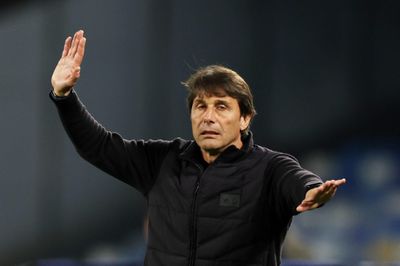Conte giảm sâu lương để dẫn dắt Italy