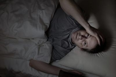 5 thói quen ban đêm rút ngắn tuổi thọ nam giới