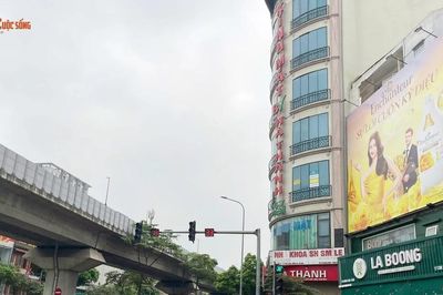 Ma trận bảng, biển quảng cáo 'khủng' mất mỹ quan ở Đống Đa