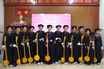 Tổng kết lớp truyền dạy hát then - đàn tính cho học sinh tại phường Tân Giang