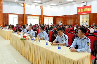 Tuyên truyền, phổ biến pháp luật về thương mại, phòng, chống buôn lậu cho 70 tổ chức, cá nhân tại xã Nguyên Bình