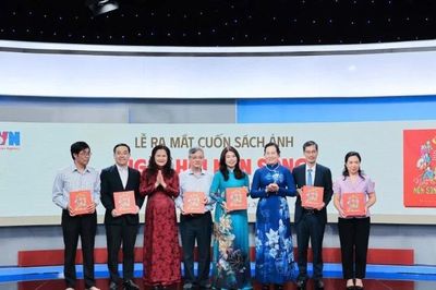 Ra mắt sách ảnh 'Ngày hội non sông'