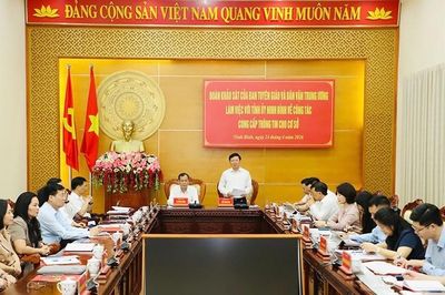 Ban Tuyên giáo và Dân vận Trung ương khảo sát công tác cung cấp thông tin cho cơ sở tại Ninh Bình
