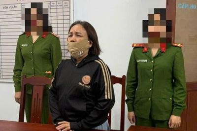 Khởi tố nữ chủ quán bán cà phê giả