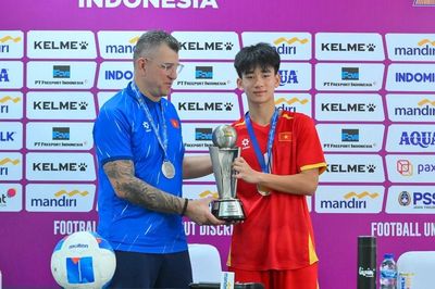 HLV Cristiano Roland nói gì sau chức vô địch thuyết phục của U17 Việt Nam?