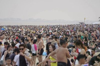 Cô Tô 'cháy' phòng, du thuyền Hạ Long sắp hết chỗ