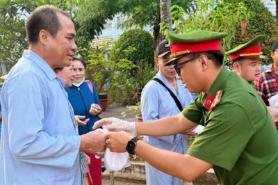 Công an An Giang lan tỏa yêu thương bằng những suất ăn tình nghĩa