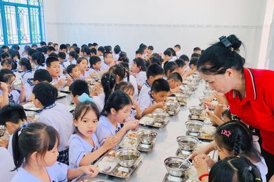 'Tick xanh trách nhiệm' vào bếp ăn trường học