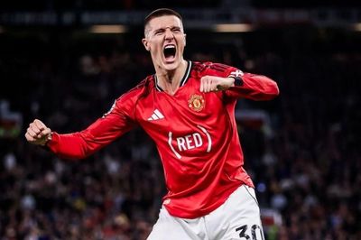 Sesko tỏa sáng, MU cách vé Champions League một trận thắng