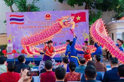 Từ tiếng trống lân đến khát vọng giáo dục xuyên biên giới