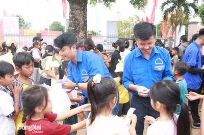 Sẻ chia yêu thương nơi biên cương Tổ quốc