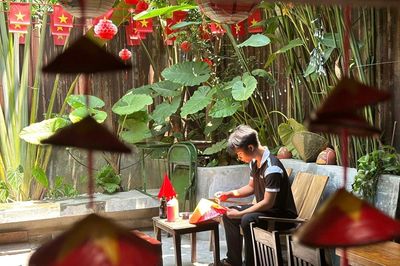 Giới trẻ hào hứng check-in và trải nghiệm văn hóa dịp lễ