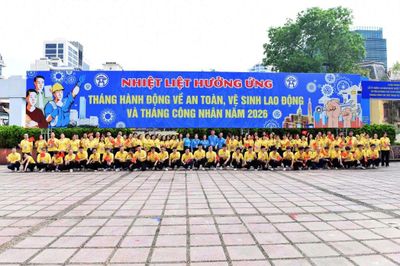 100 đoàn viên, người lao động May 10 tham gia diễu hành kỷ niệm Ngày Quốc tế Lao động 1/5