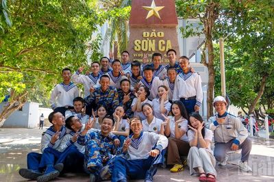 [Ảnh] Mang sức trẻ đến với Trường Sa