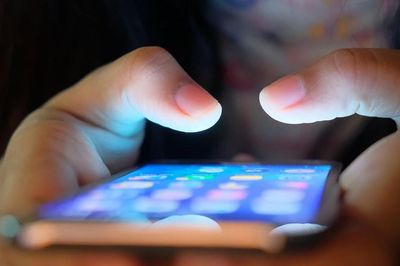 Báo chí phải là 'tấm khiên' bảo vệ nền tảng tư tưởng của Đảng trong thời đại AI - Bài 3: Dựng 'hàng rào kép' giữ vững 'la bàn' tư tưởng trên không gian số
