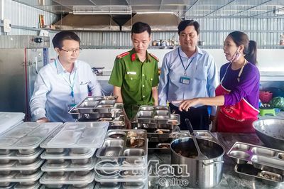 Kiểm soát chặt bếp ăn tập thể để ngăn ngừa ngộ độc thực phẩm