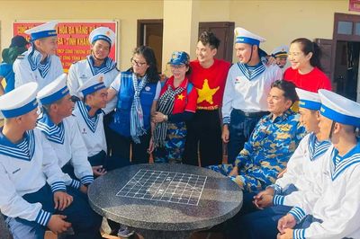 Đoàn công tác số 12 hoàn thành hải trình thăm Trường Sa, Nhà giàn DK1