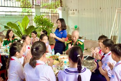 Những mâm cơm nghĩa tình trong tháng Tư lịch sử