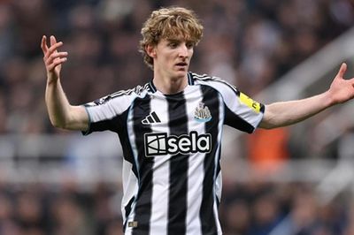 Bayern Munich theo đuổi Anthony Gordon, Liverpool nhắm Bradley Barcola thay Mohamed Salah