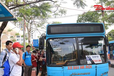 Hà Nội: Xe buýt, metro đón hơn 6,2 triệu lượt khách dịp nghỉ lễ