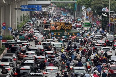 Giao thông tại Hà Nội và TP.HCM ùn tắc ngày đầu sau kỳ nghỉ lễ