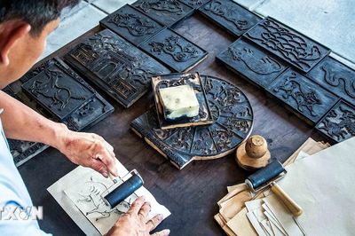 Huế nỗ lực gìn giữ dòng tranh dân gian hơn 400 năm tuổi trước nỗi lo thất truyền