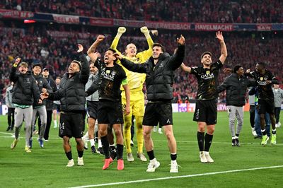 Bayern Munich có quyền ngẩng cao đầu, PSG quá xuất sắc