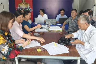 Mô hình 'Tổ hành chính lưu động': Chuyển từ tiếp nhận thụ động sang hướng dẫn, hỗ trợ tận nơi