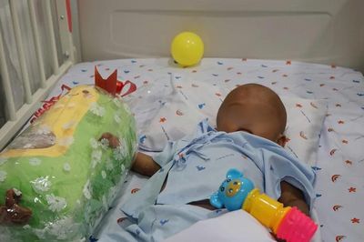 Vụ bé 2 tuổi ở TPHCM bị bạo hành: Bé tỉnh dậy là tìm mẹ