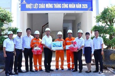 Công đoàn EVNCPC thăm, động viên người lao động nhân Tháng Công nhân