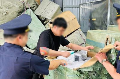 Hải quan thu giữ gần 15.000 sản phẩm mỹ phẩm, thời trang nghi xâm phạm quyền sở hữu trí tuệ
