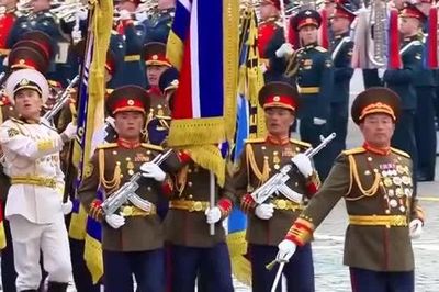 Quân nhân Triều Tiên tham gia lễ duyệt binh trên Quảng trường Đỏ
