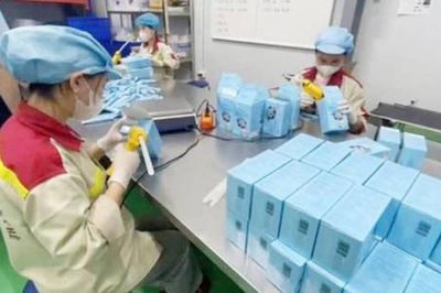 Thu giữ gần 200.000 gói cà phê hòa tan giả tại một công ty