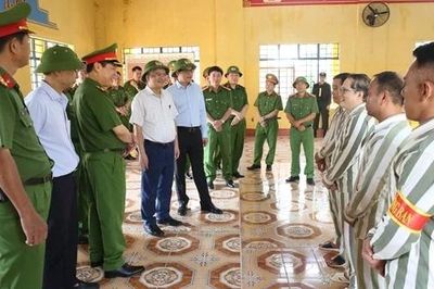 Đoàn công tác Văn phòng Chủ tịch nước kiểm tra công tác đặc xá tại Trại giam Tống Lê Chân