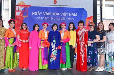 Mặt trận Tổ quốc Việt Nam - Cầu nối với cộng đồng người Việt xa xứ