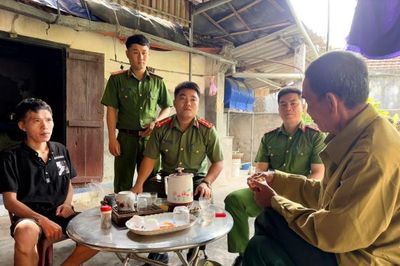 Công an xã tìm lại thân nhân cho liệt sĩ thông qua Đề án 06