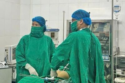 Cấp cứu thành công thai phụ 11 tuần có u buồng trứng bán xoắn kích thước lớn