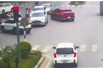 Cục Cảnh sát giao thông nói gì về tình huống phạt nguội ô tô quay đầu ở vạch đi bộ sang đường?
