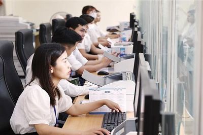 Đề xuất phụ cấp tới 300% lương để hút nhân tài vào khu vực công