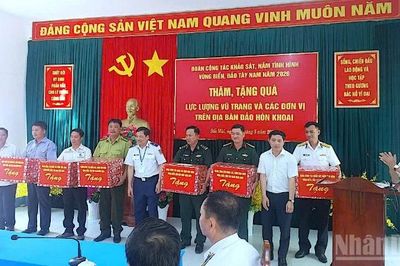 Cảnh sát biển thăm và 'tiếp sức' cụm đảo Hòn Khoai
