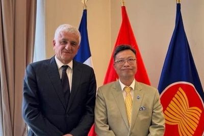 Đại sứ Việt Nam tại Pháp làm việc với Chủ tịch Vùng Normandie, Pháp