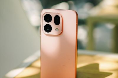 OPPO Find X9s - 'máy ảnh Hasselblad trên smartphone' hợp ví người trẻ