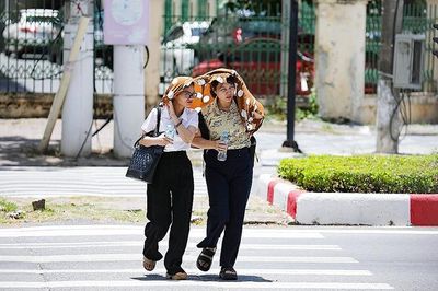 Thời tiết ngày 15/5: Nắng nóng gia tăng tại Bắc Bộ và Trung Bộ, chiều tối có mưa dông cục bộ