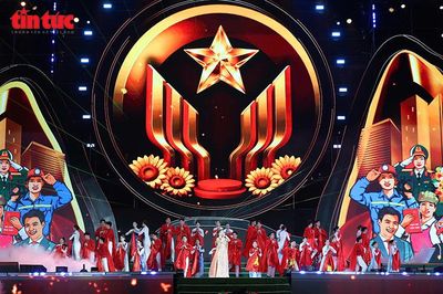 Người dân đổ về Quảng trường Võ Nguyên Giáp dự khai mạc Mùa du lịch Thái Nguyên 2026