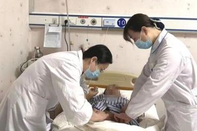 Bé trai 12 tuổi mắc ung thư đại trực tràng giai đoạn cuối, bác sĩ chỉ rõ thói quen 'cực độc'