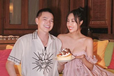 Nghệ sĩ Quang Minh khoe quả ngọt sau 2 năm kết hôn với vợ kém 37 tuổi