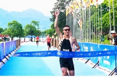 Vận động viên Phạm Tiến Sản giành Huy chương Vàng tại Cúp Triathlon châu Á
